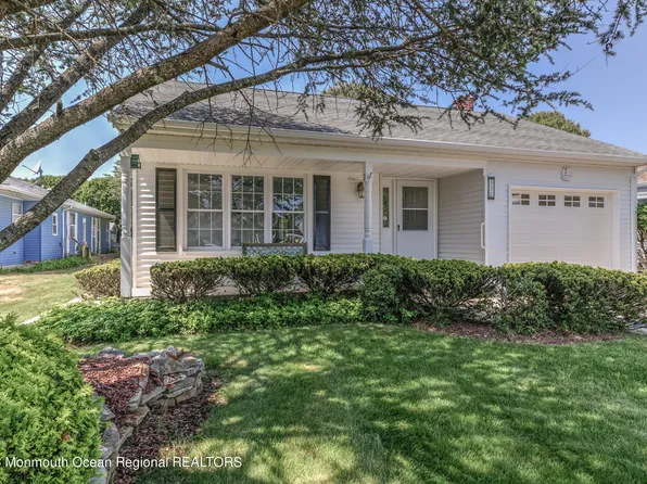 33 Kinkora Court W, Toms River, NJ 08757