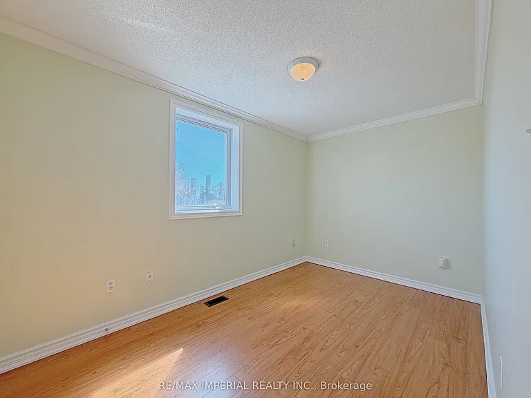 621A The Queensway — Photo 25