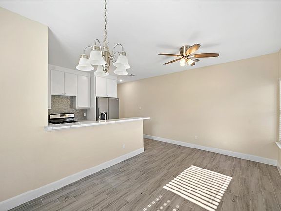 3rd image of 5618 Ridgeway Dr #B