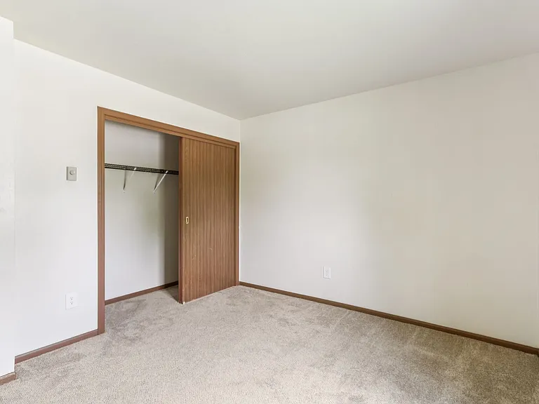 Woodfield Heights Apartments — Photo 29