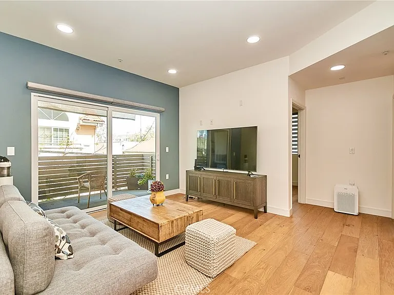 820 S Wilton #304 — Photo 17