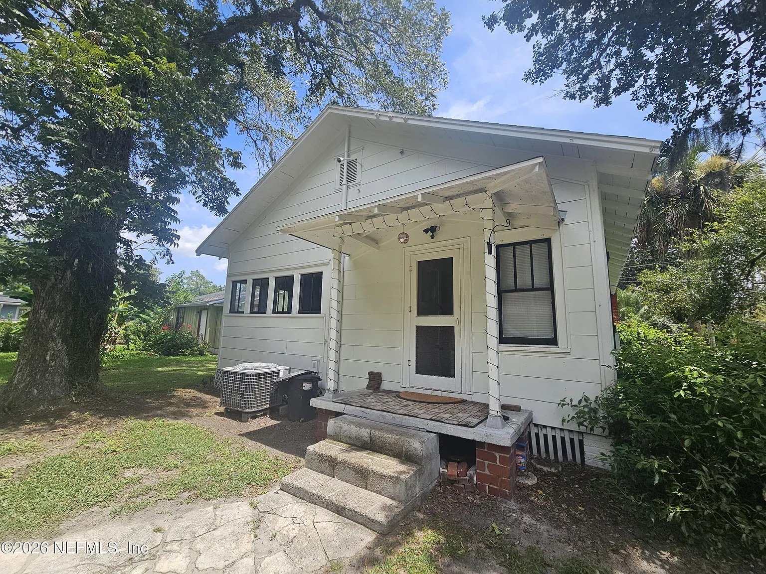 3 bed, 2.0 bath, 1310 sqft, $1,700 — Photo 2