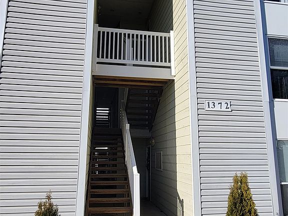 3rd image of 1372 Hunters Rd APT A
