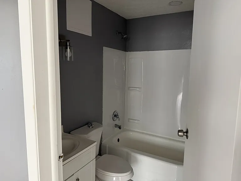 10709 Fidelity Ave — Photo 8