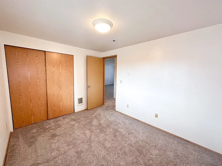 Riverdale Apartments — Photo 26
