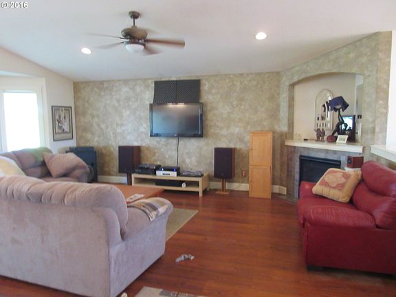 5th image of 10205 NE 86th St