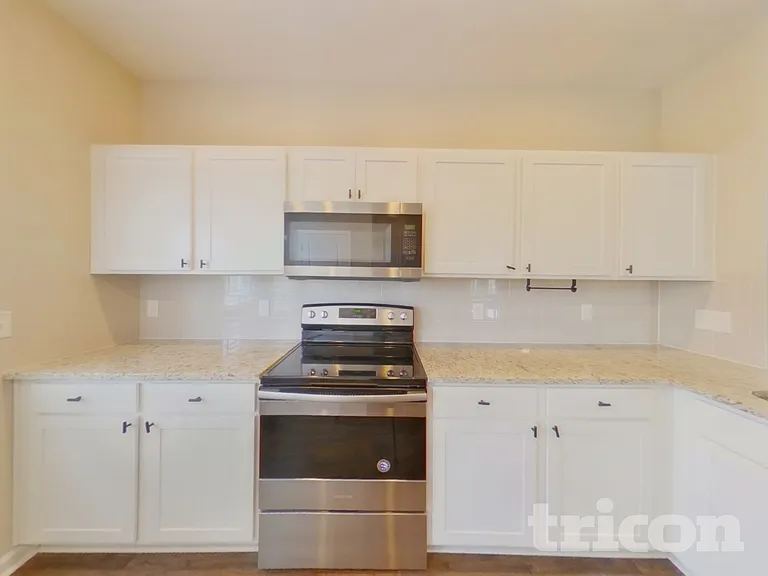 1035 Lonergan Cir — Photo 5