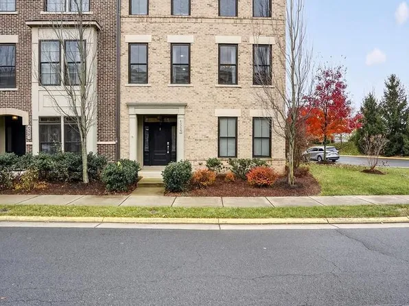 42239 Riggins Ridge Ter, Ashburn, VA 20148