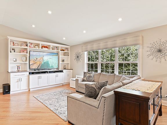 3rd image of 5330 W 109th St #365