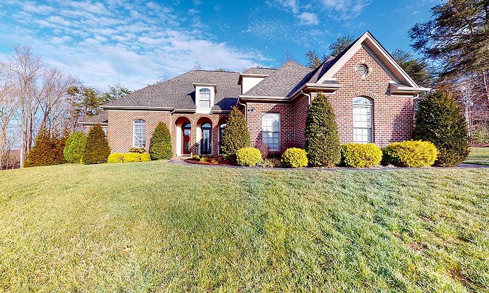 1st image of 139 Hemlock Dr