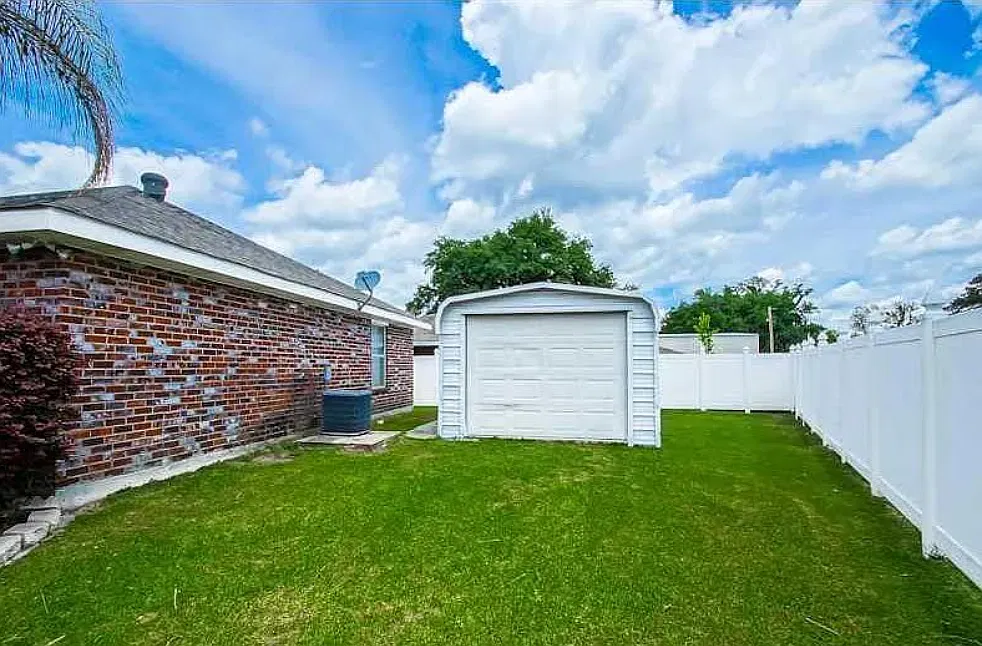 3 bed, 1200 sqft, $2,100 — Photo 3