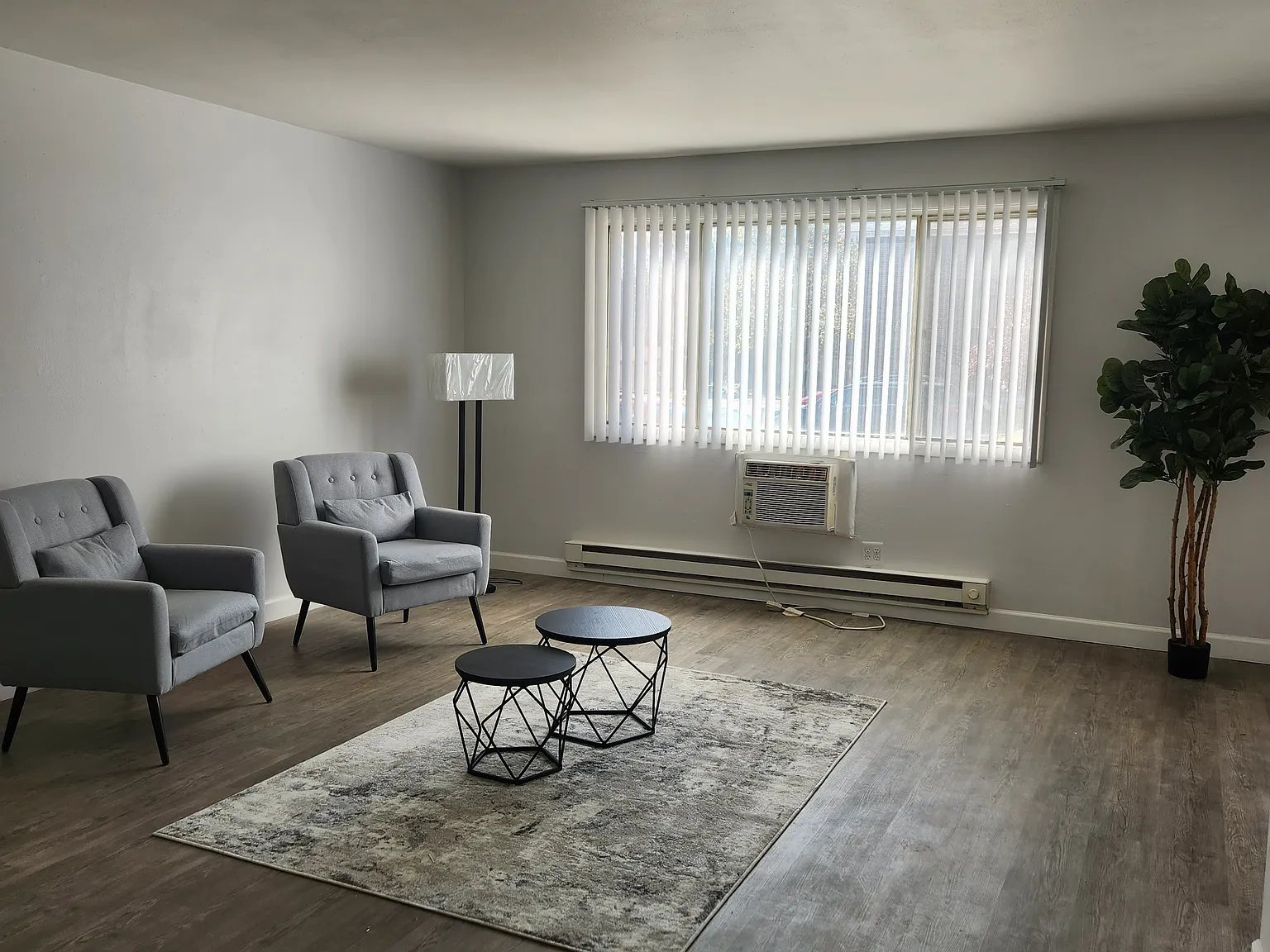 2 bed, $1,025 — Photo 1