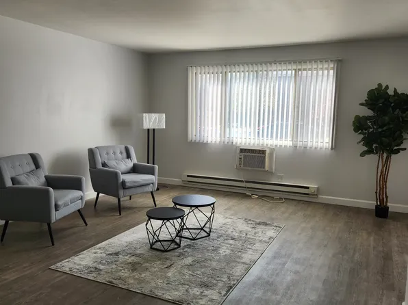 4828 Creekview Rd #4, Rockford, IL 61108