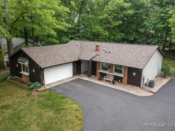 1287 103rd Ave, Plainwell, MI 49080