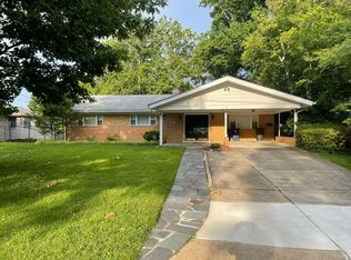 7013 Kenhill Rd, Bethesda, MD 20817