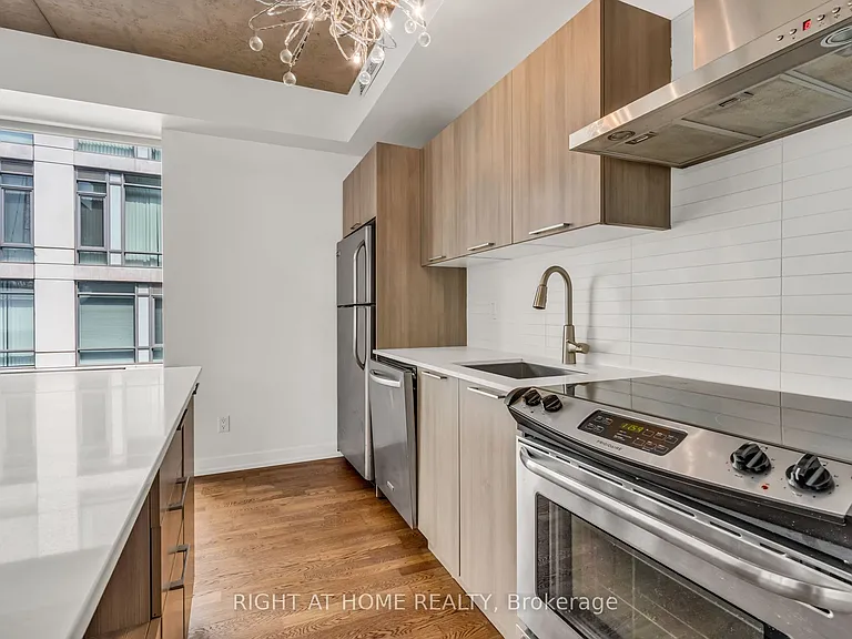 650 King St W #605 — Photo 20