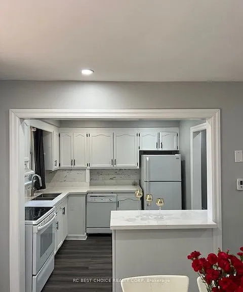 173 Poyntz Ave — Photo 16