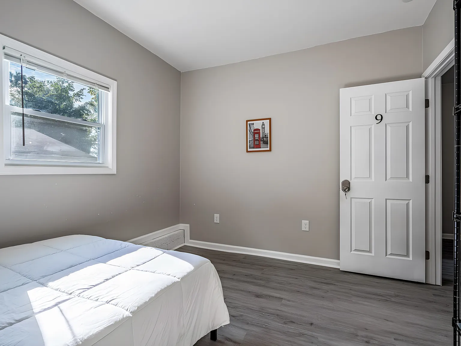 4 bed, 4.0 bath, 1354 sqft, $719 — Photo 2