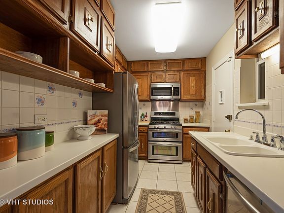 5th image of 718 W Buena Ave #B