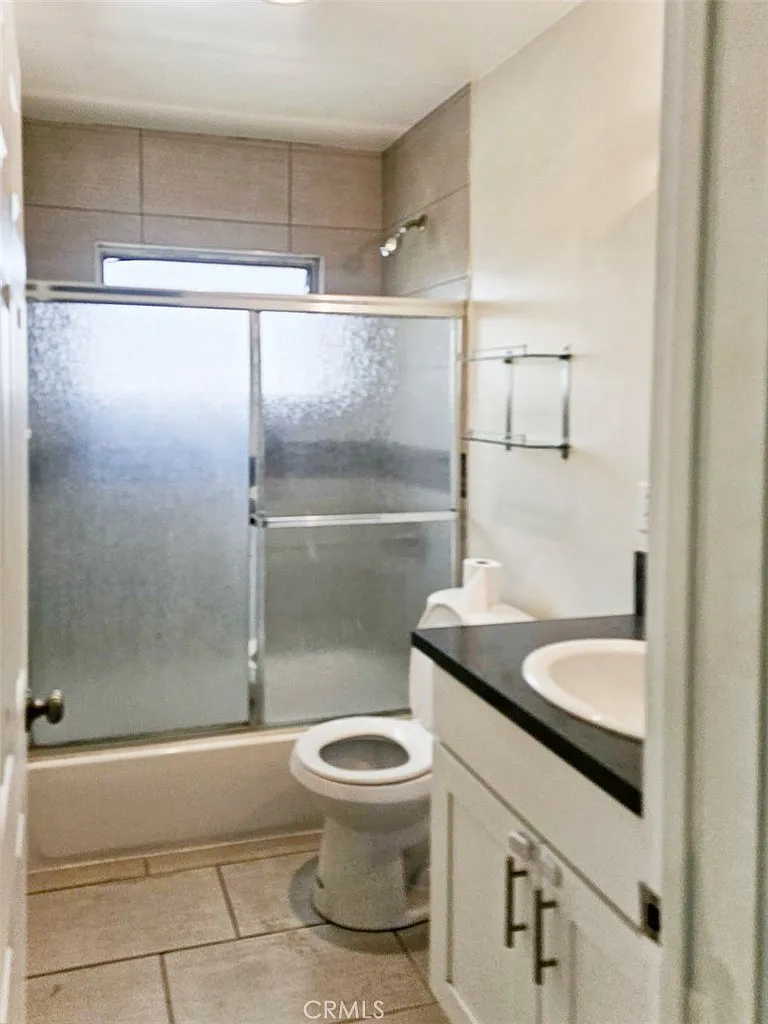 2 bed, 900 sqft, $2,400 — Photo 3