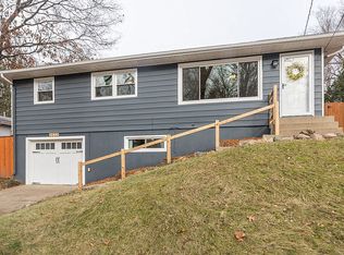 2632 Waveland Dr NW, Cedar Rapids, IA 52405
