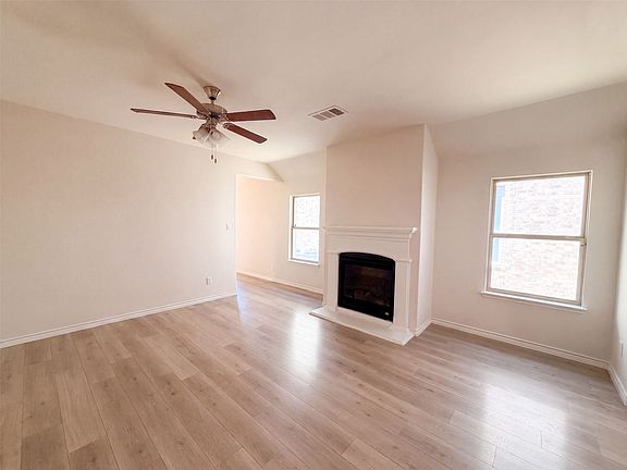 3rd image of 5558 Yarborough Dr
