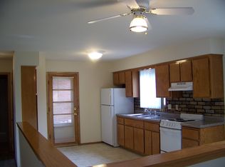 8869 S Oak Park Dr APT 5, Oak Creek, WI 53154