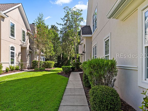 3rd image of 209 Farnsleigh Ave