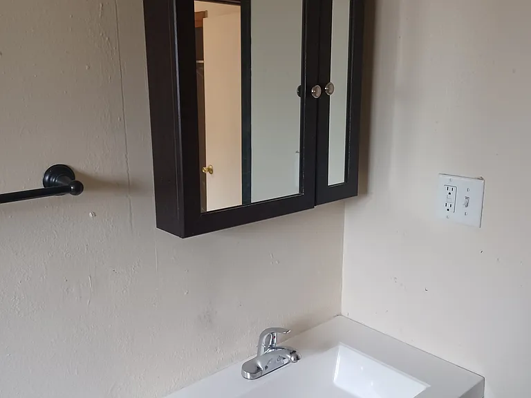 319 National Pl — Photo 2