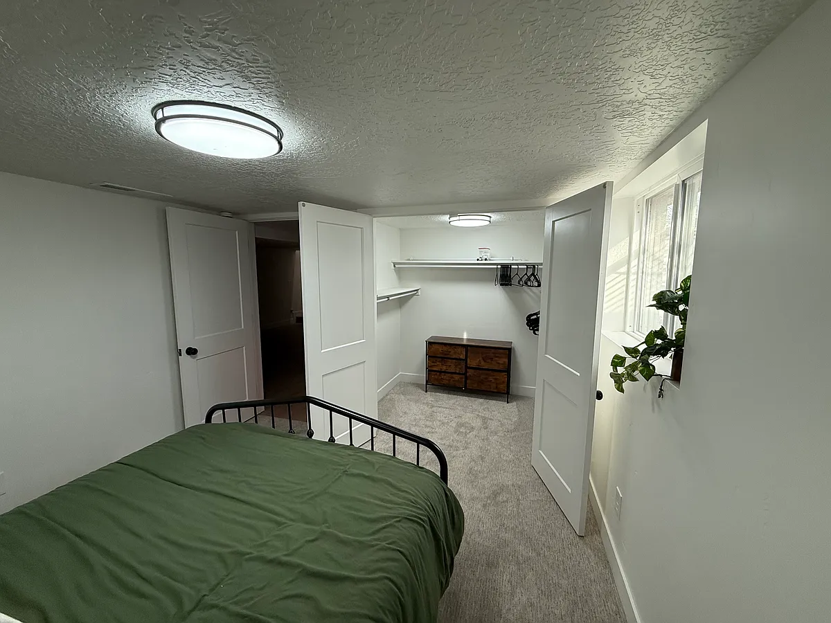 Building Photo - 115 W Lester Ave #1