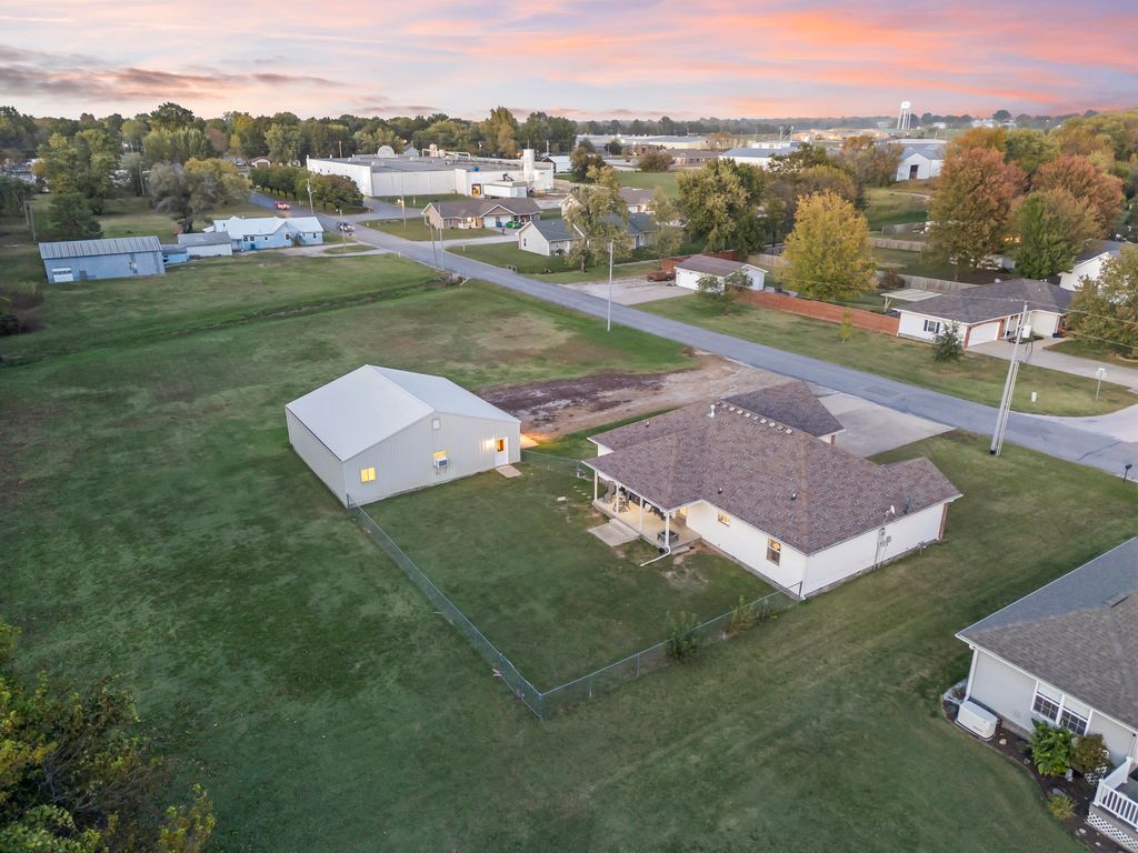 1405 Hagny Street, Lamar, MO - View 4