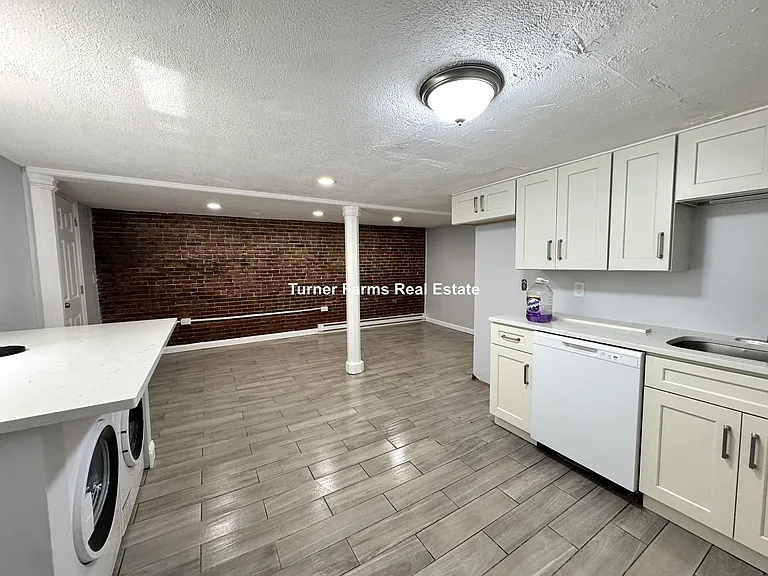 31 Chelsea St #B — Photo 8