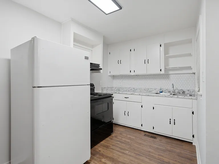 2608 8th Ave SW #C — Photo 3
