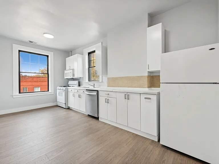 318 Middle Ave #5 — Photo 11