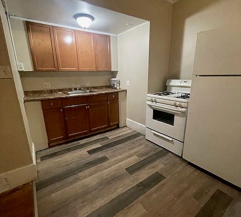 4th image of 151 Oak St #11272750
