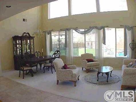 4th image of 1020 Crimson Dr