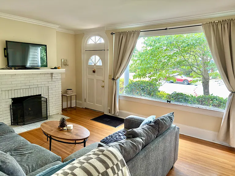 319 Circle Ave — Photo 4