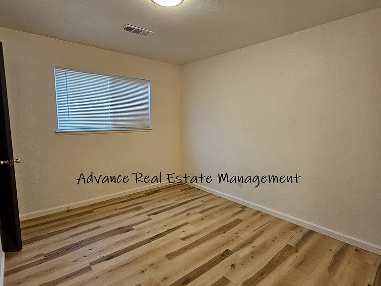 5 Eckert Ct — Photo 13