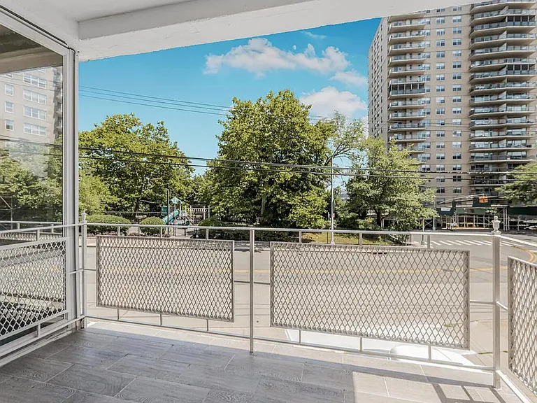 520 Kappock St #2 — Photo 13