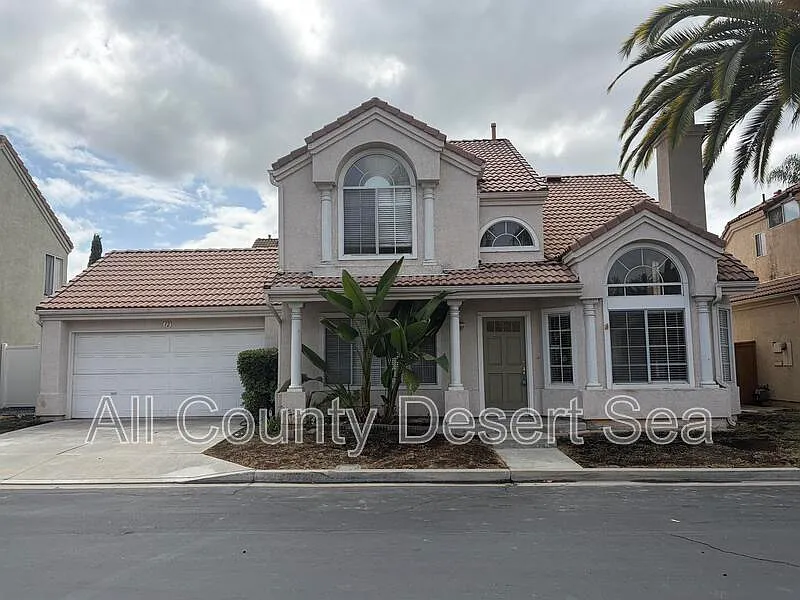 3 bed, 2.5 bath, 1479 sqft, $4,495 — Photo 2