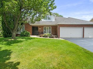 1613 Valley Ridge Ct, Naperville, IL 60565