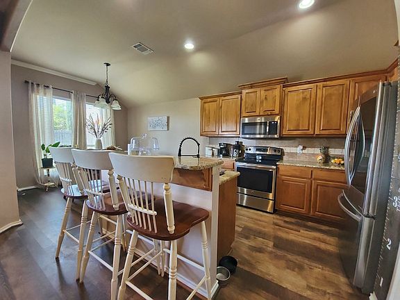 4th image of 3929 Caroline Ln