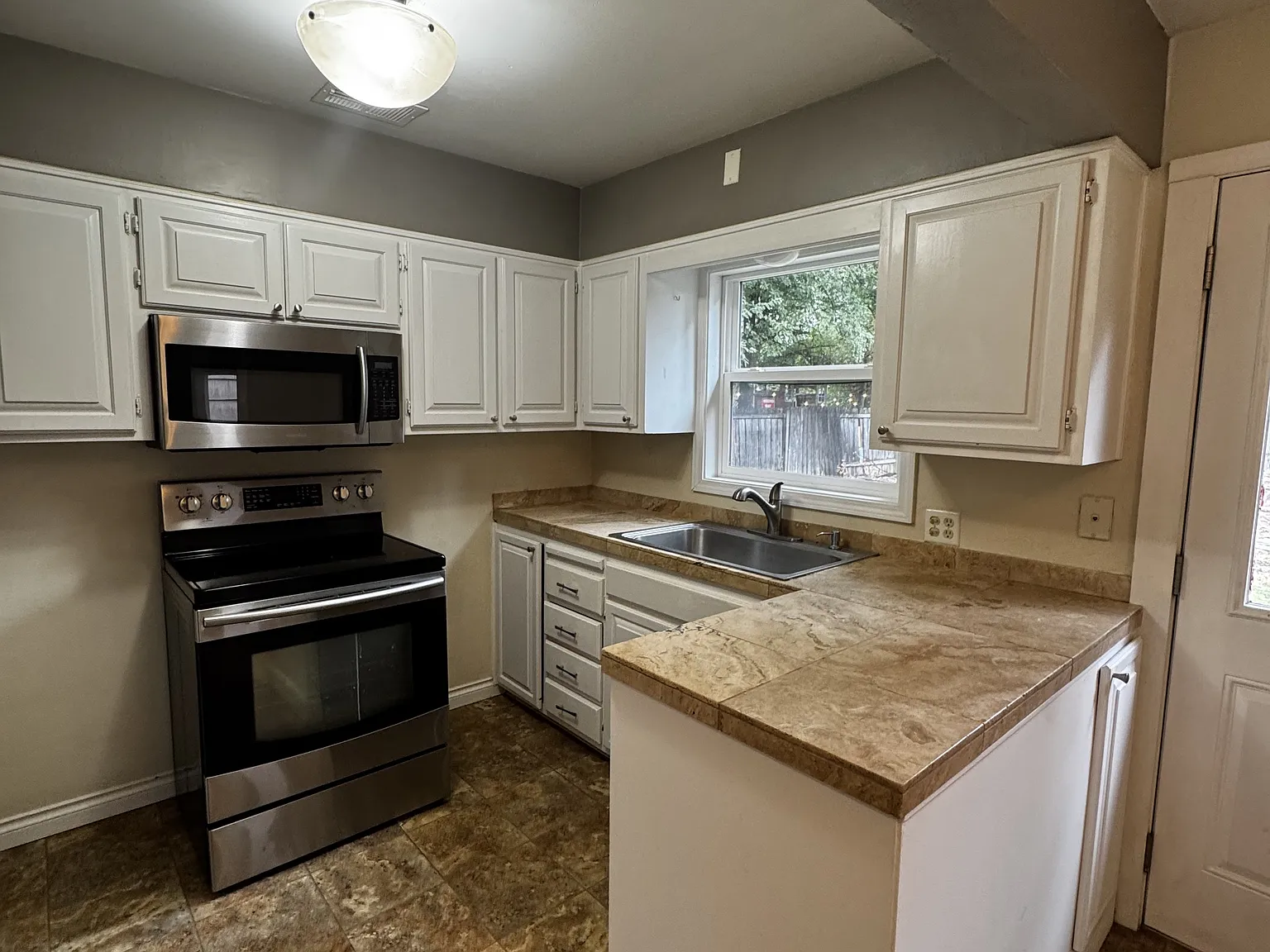1023 Murray Avenue - 1 — Photo 2