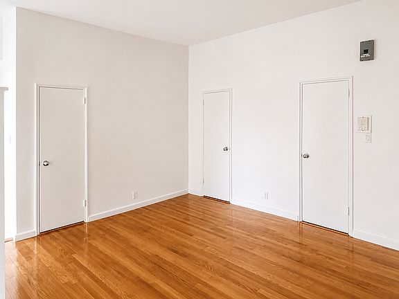 3rd image of 271 W 72nd St #2C