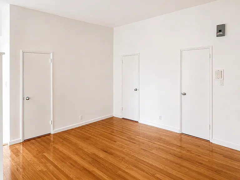 271 W 72nd St #2C — Photo 3