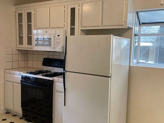 4th image of 2302-2304 H St