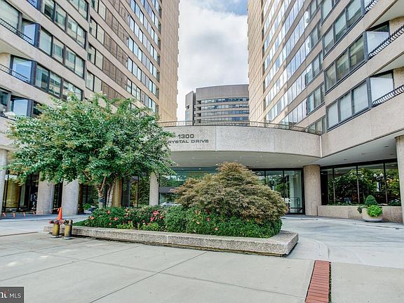 4th image of 1300 Crystal Dr APT 1310S