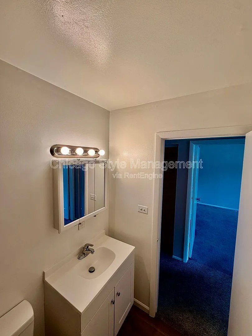 2 bed, 1.0 bath, $1,642 — Photo 3
