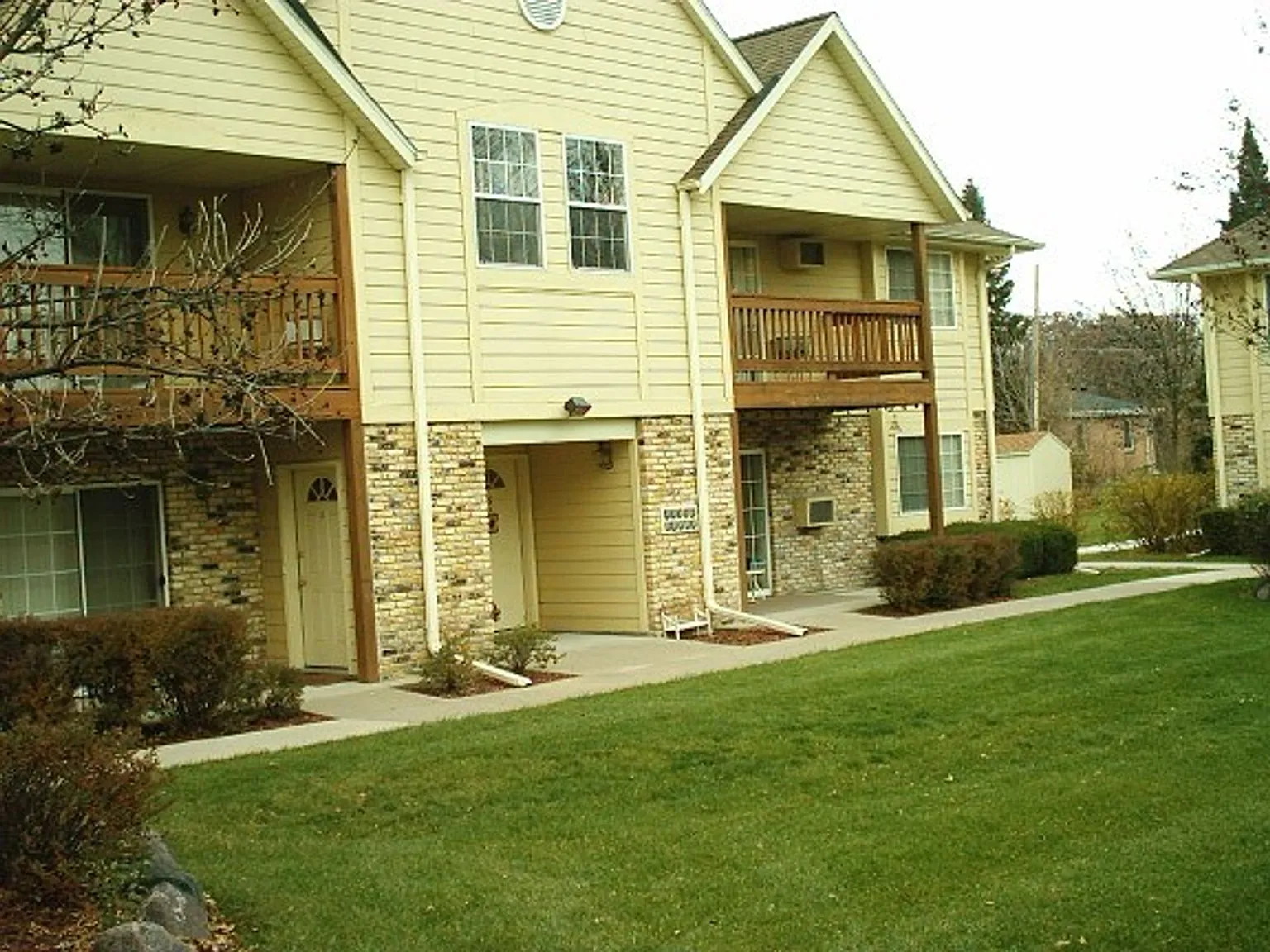 Arbor Heights Apartments — Photo 2