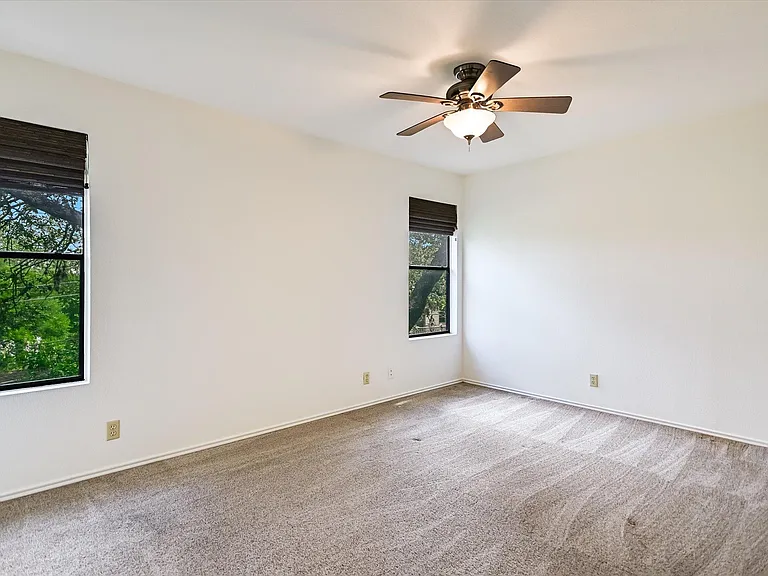 3500 Larchmont Cv #B — Photo 9